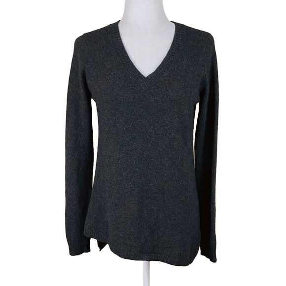 Quinn Women's Sweater Size M Charcoal Gray 100% Cashmere Asymmetrical Hem V-Neck - Picture 1 of 7